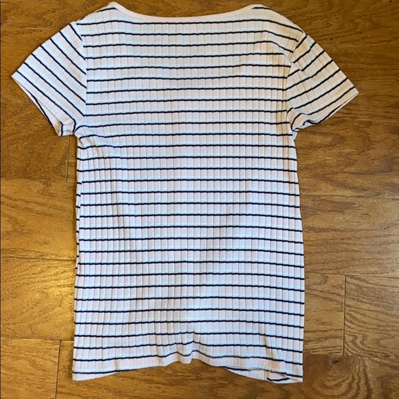 A striped tee🌸 - Picture 2 of 3